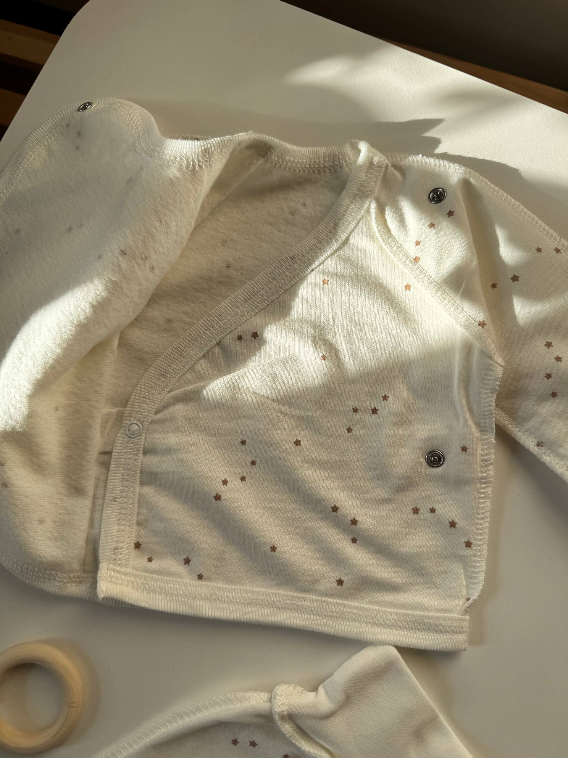 Комплект для новонароджених футер 56-62 сорочка, повзунята та шапочка - Фото 5 | Дитячий одяг Store Olivka