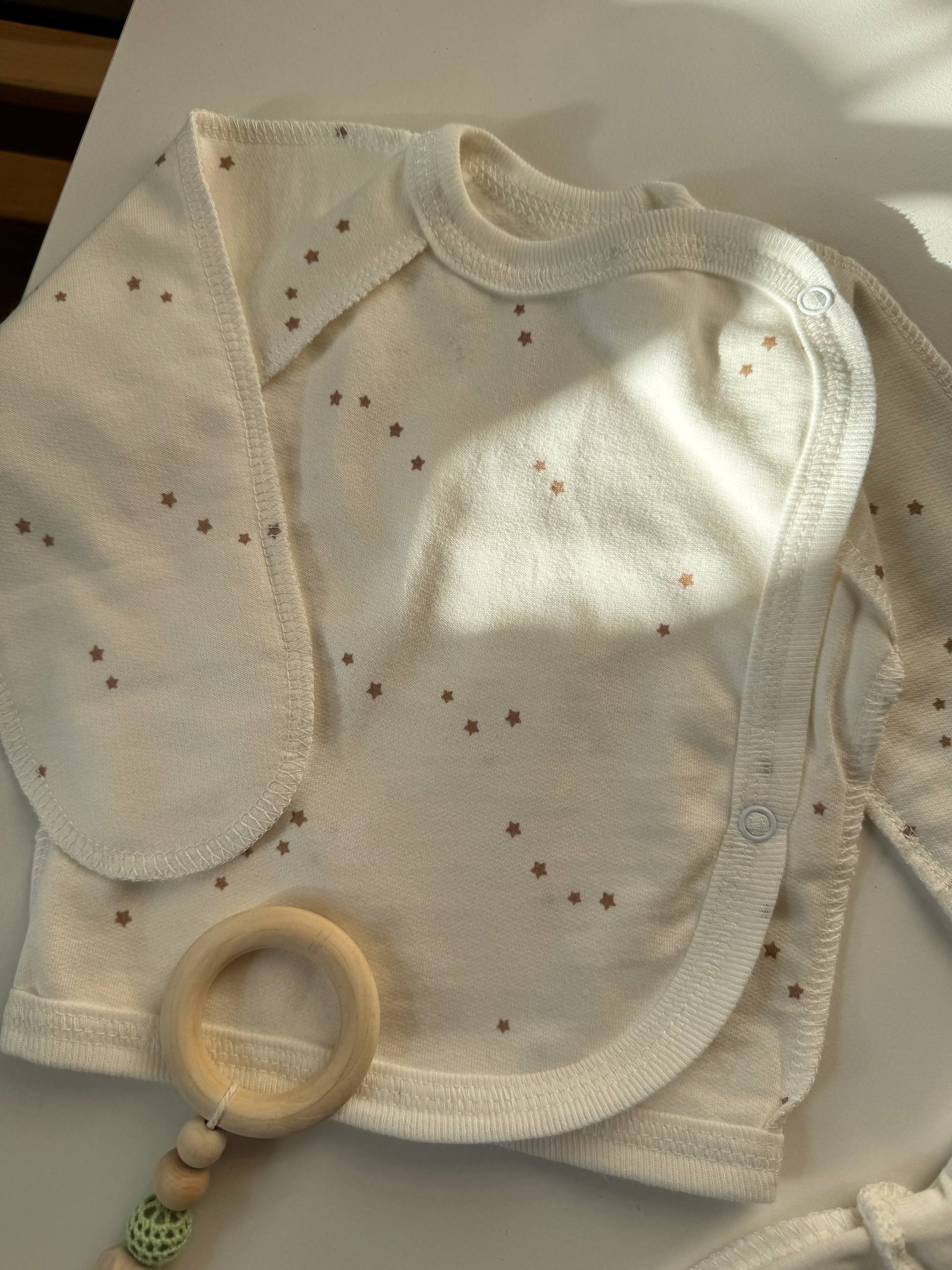 Комплект для новонароджених футер 56-62 сорочка, повзунята та шапочка - Фото 2 | Дитячий одяг Store Olivka