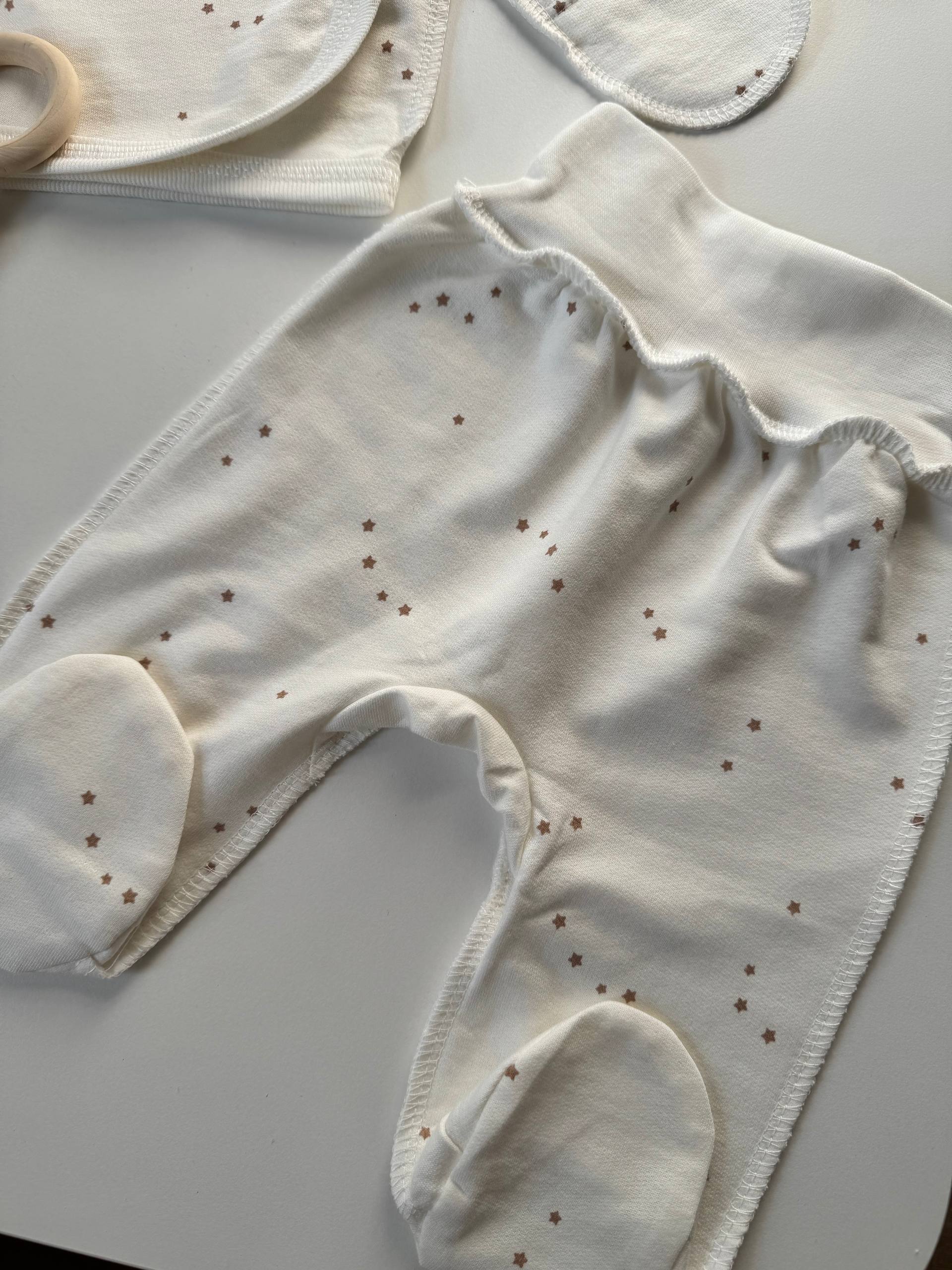 Комплект для новонароджених футер 56-62 сорочка, повзунята та шапочка - Фото 4 | Дитячий одяг Store Olivka